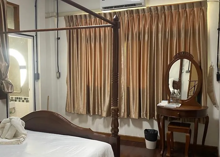 The Vintage Airport One Station Hostel